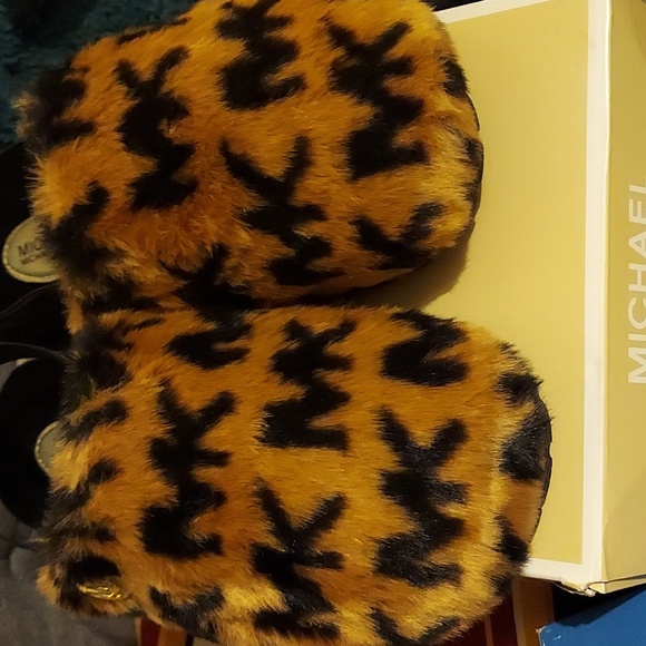 Michael Kors Big Girls Janis Kamryn Stacked Close Toe Slide - Tan, Black - Picture 3 of 7